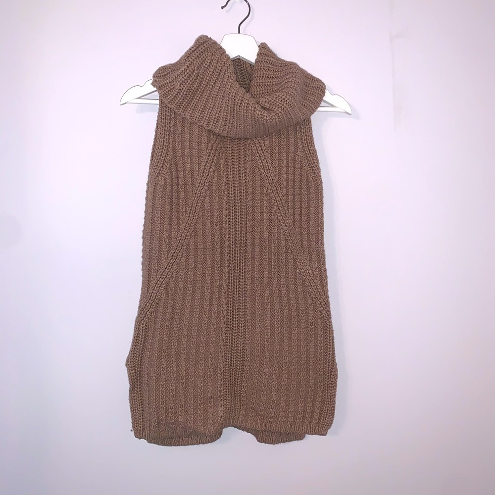 Banana Republic sleeveless sweater
